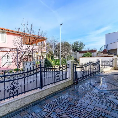 House With A Parking Space - 13655 Medulin