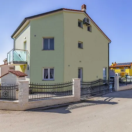 House With A Parking Space - 13655 * Medulin