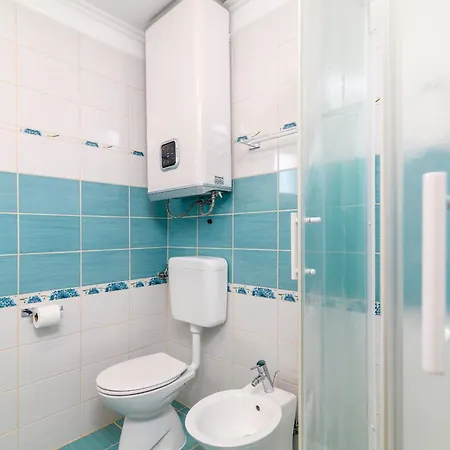 House With A Parking Space - 13655 Holiday home