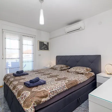 Vakantiehuis House With A Parking Space - 13655
