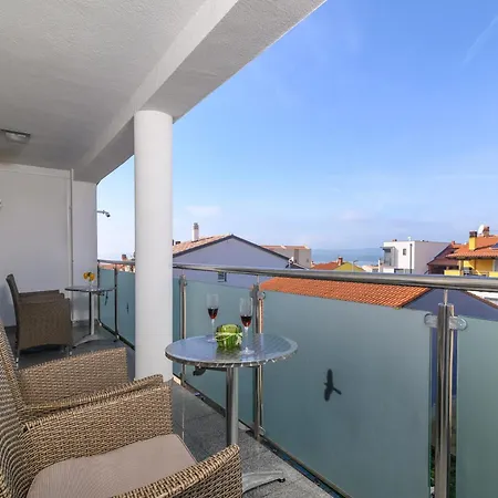 House With A Parking Space - 13655 Vakantiehuis