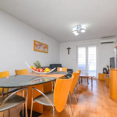 House With A Parking Space - 13655 Vakantiehuis