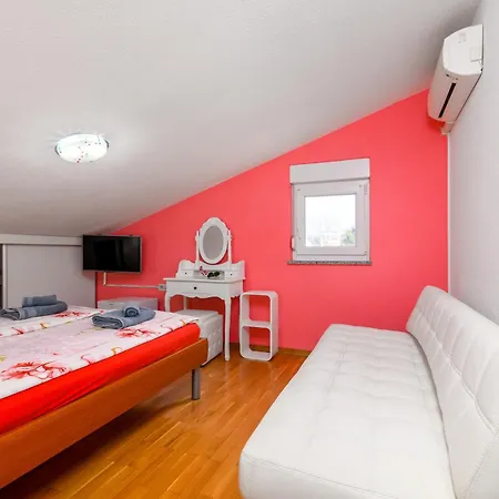 House With A Parking Space - 13655 Vakantiehuis