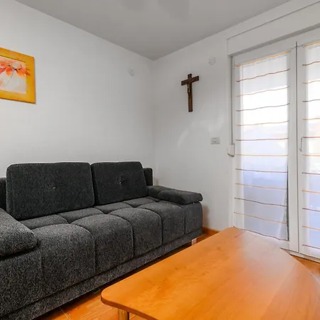 Prázdninový dům House With A Parking Space - 13655 Medulin