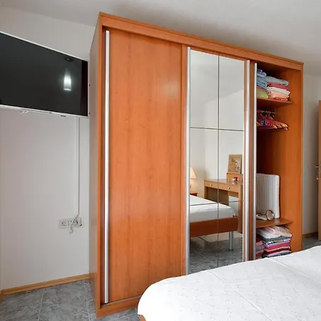 House With A Parking Space - 13655 Prázdninový dům