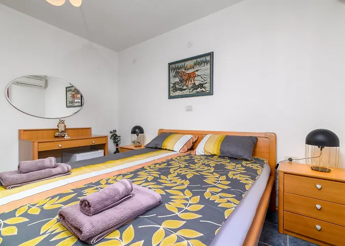 House With A Parking Space - 13655 Prázdninový dům *