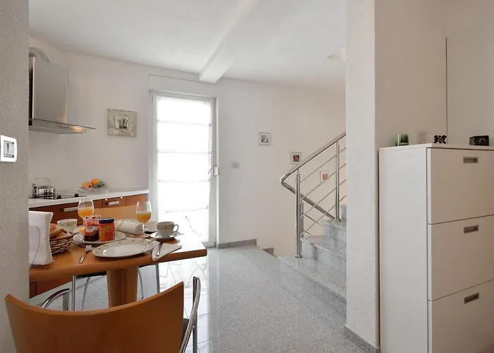 House With A Parking Space - 13655 *