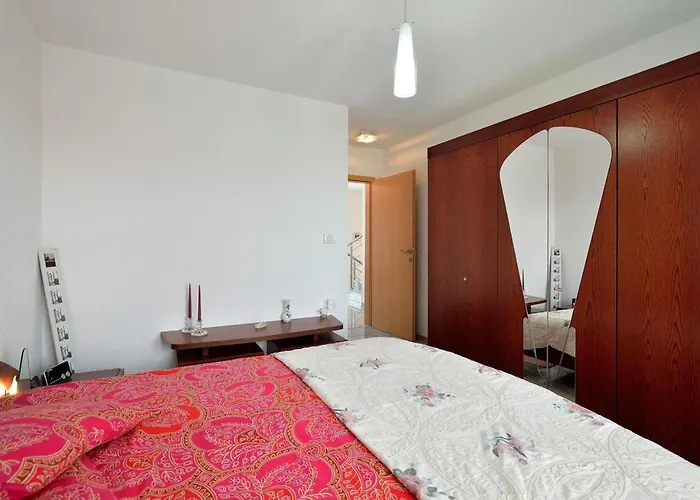 Prázdninový dům House With A Parking Space - 13655