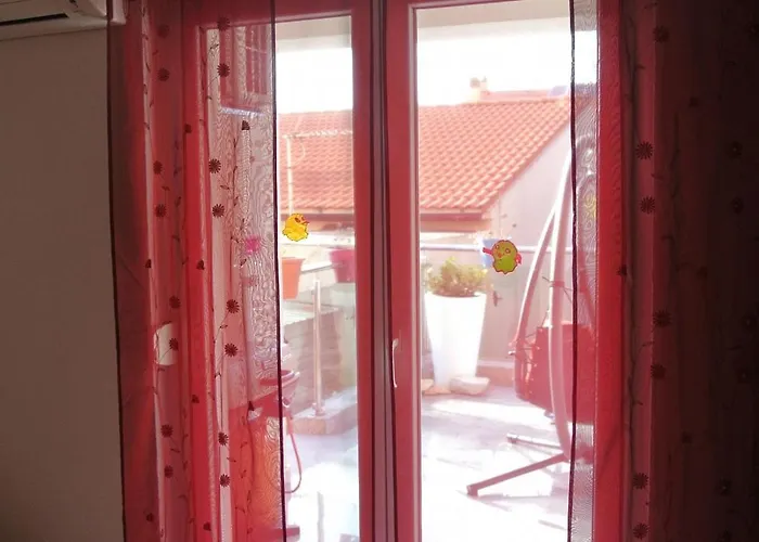 House With A Parking Space - 13655 *